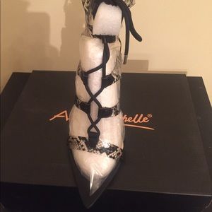 Anne Michelle - Women Clear Snake Lace Up